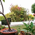 Nyaraló Irene *
